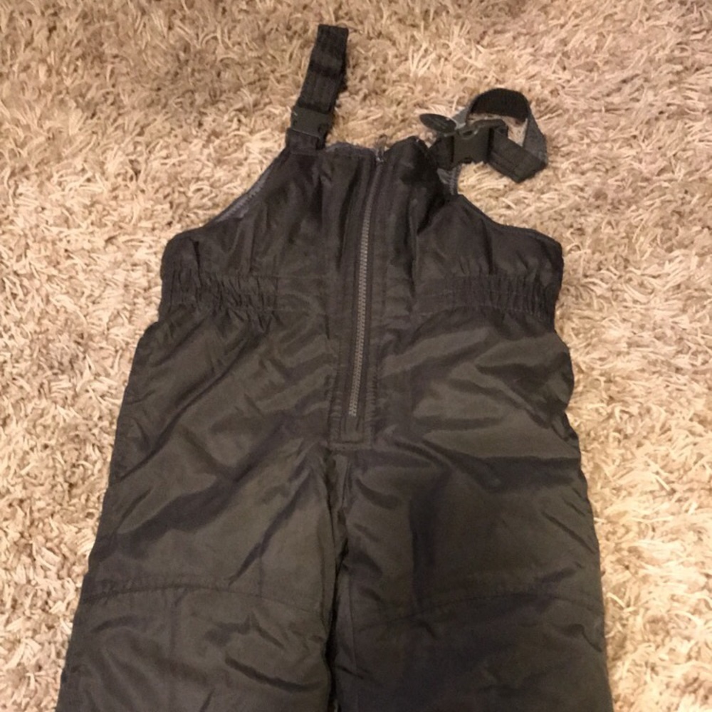 Size 2t never worn!! Waterproof